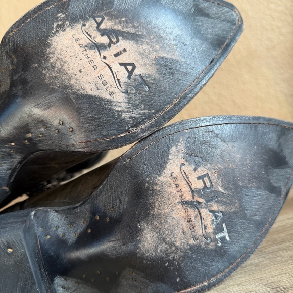 Ariat Desperado Western Boots snip toe antiqued conchos and studs Women’s 8.5 - Picture 15 of 16